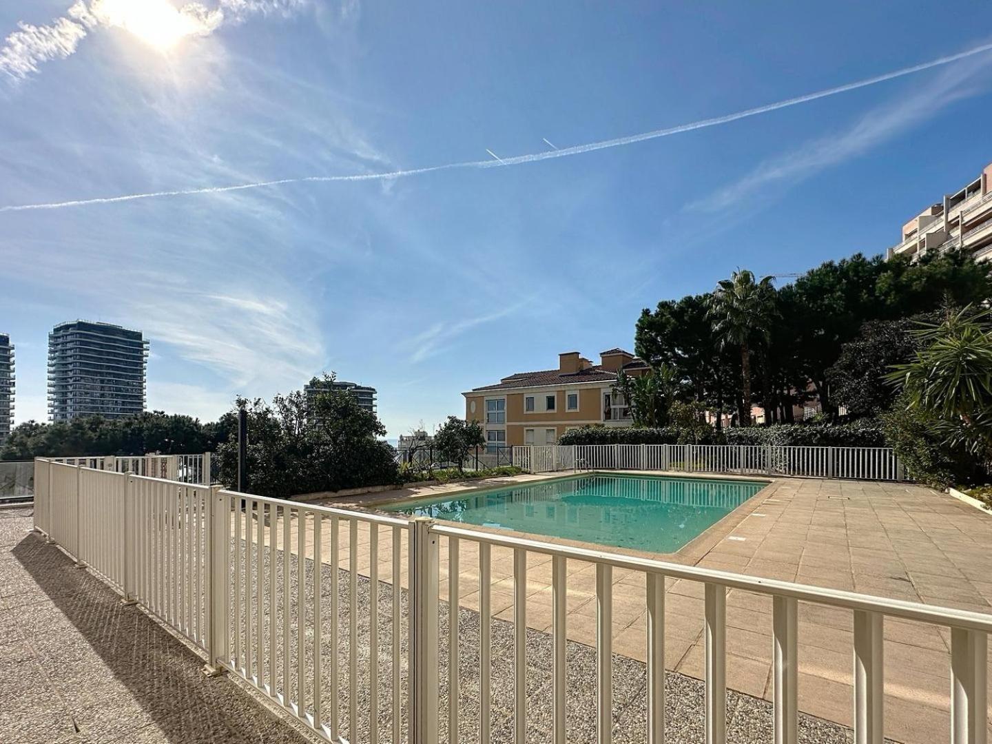 Direct Monaco Studio Devant Piscine بوزولي المظهر الخارجي الصورة